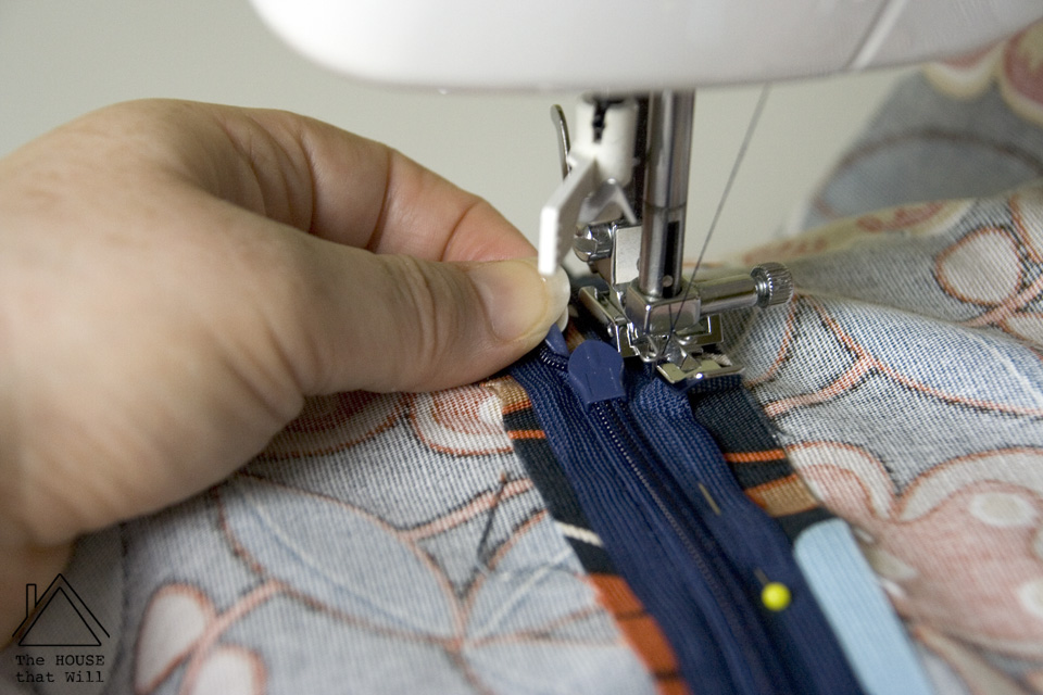 The House that Will | DIY Cushion Cover Throw Pillow with Hidden Zipper How To Sewing Tutorial