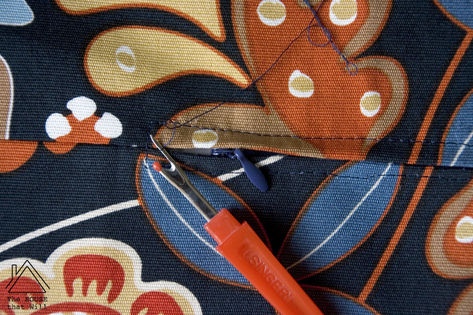 The House that Will | DIY Cushion Cover Throw Pillow with Hidden Zipper How To Sewing Tutorial