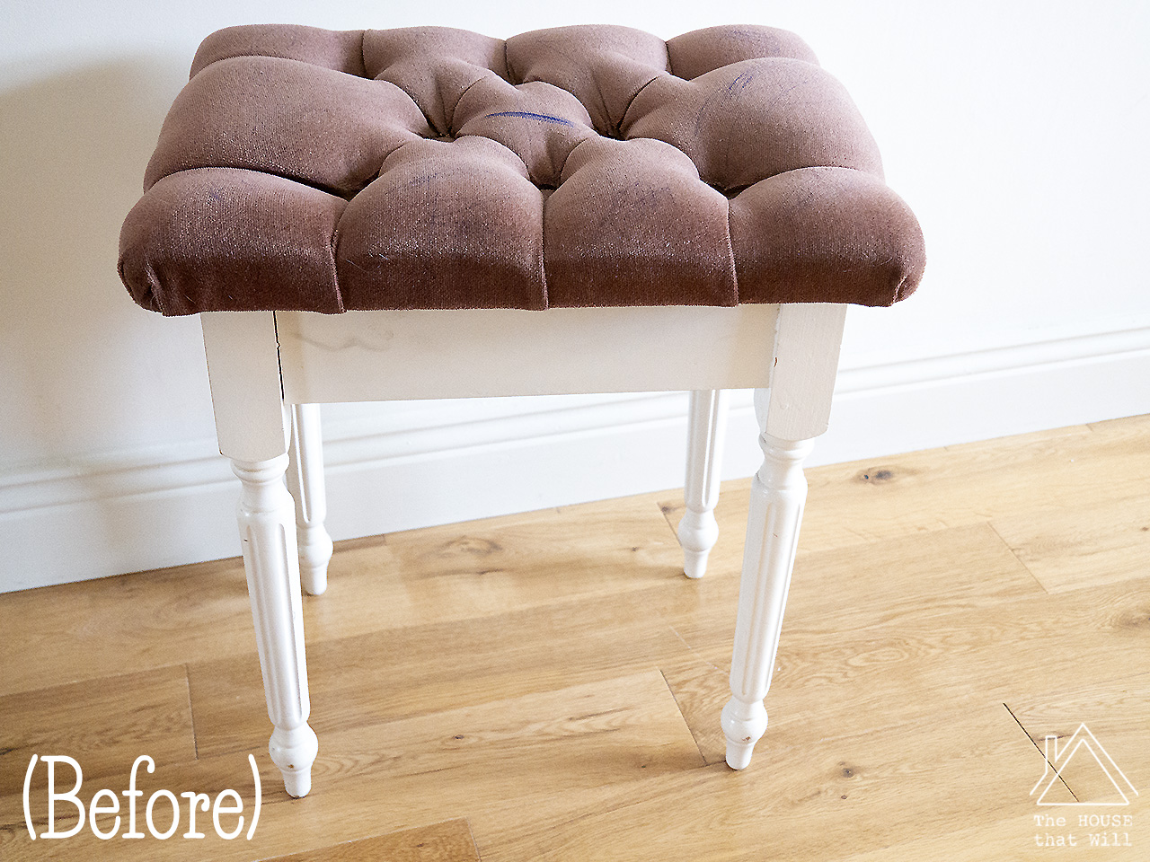18 tufted stool 1110607