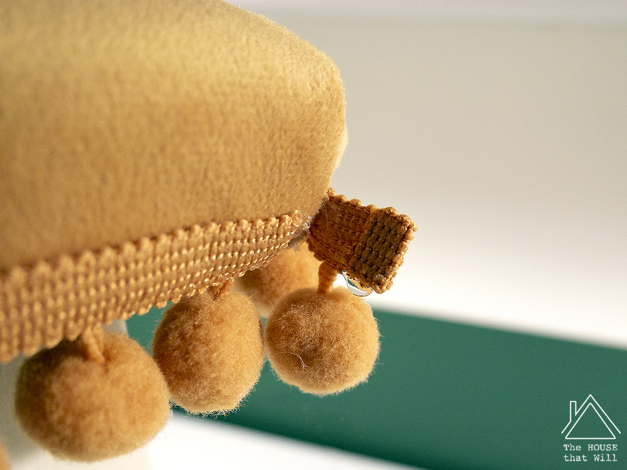 18 tufted stool 1110710
