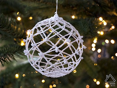 DIY Lacy Yarn Baubles